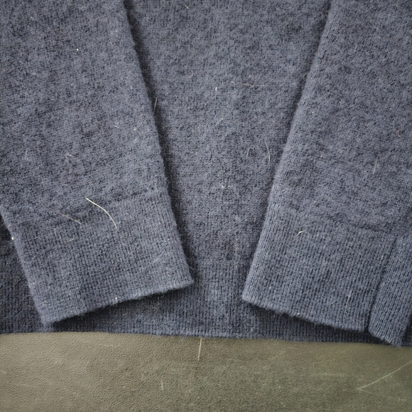 NWT - Cashmere Ann Taylor Navy Blue Sweater - Size L - Picture 3 of 6